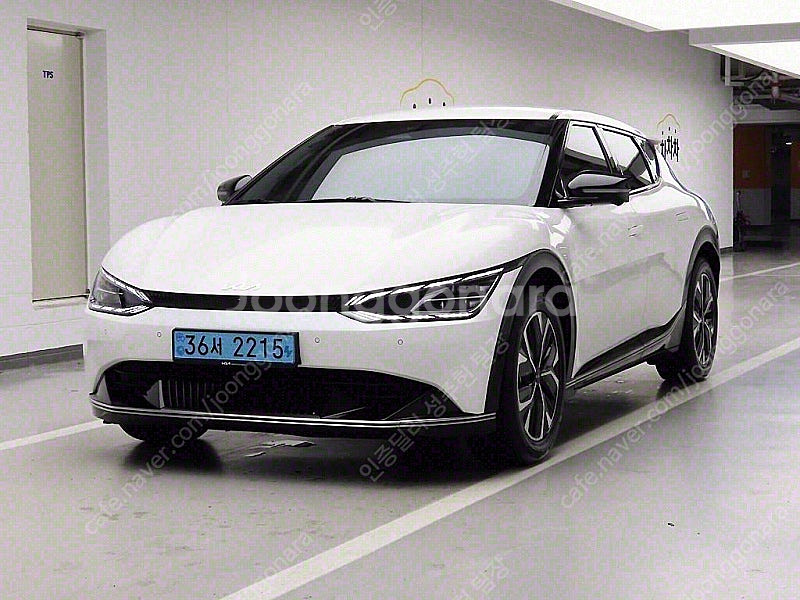 EV6 중고 EV6 중고차 흰색 2022년식 롱레인지 어스 중고차카페--2